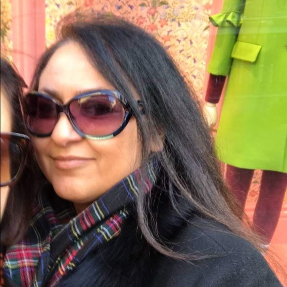 Meet your Posher, Flora - Picture 1 of 1